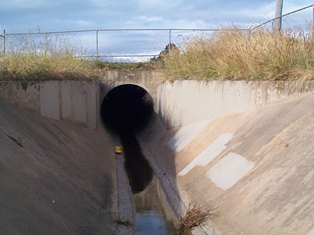 Entrance to the Dickson outfall drain